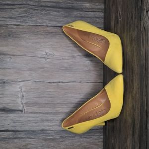 Calvin Klein Yellow Textured Heels SZ 10